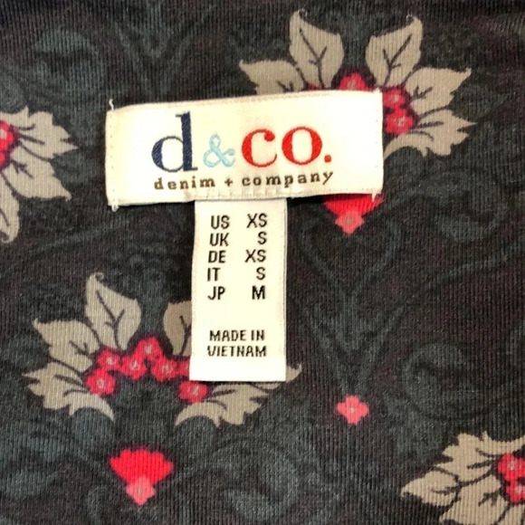 🌸NEW🌸 D & CO. Floral Top - Picture 4 of 7